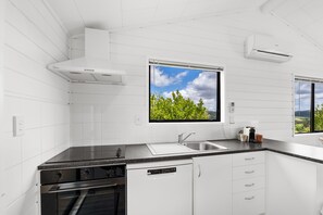 Småhus – design | Eget kjøkken | Kjøleskap, mikrobølgeovn, ovn og kokeplater