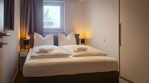 2 bedrooms, free WiFi, bed sheets - Vacation rental (new construction 2023) in prime location with fireplace and bal (Winterberg)