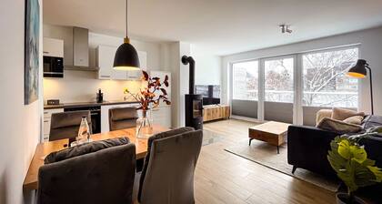 Vacation rental (new construction 2023) in prime location with fireplace and bal