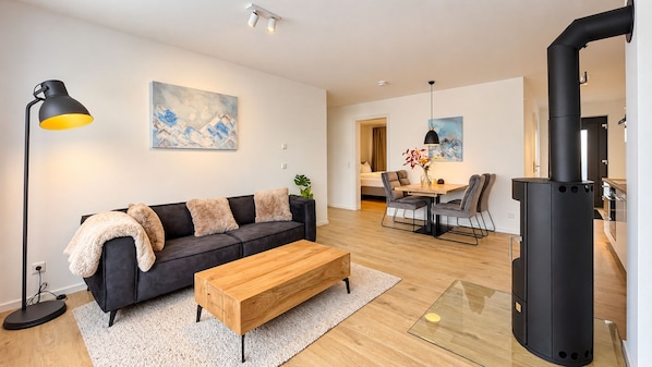Living area - Vacation rental (new construction 2023) in prime location with fireplace and bal (Winterberg)