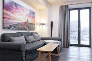 TV, DVD player, books, stereo