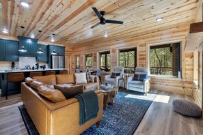 Smart-TV, Kamin, Arbeitsbereiche