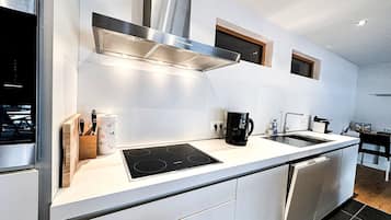 Kühlschrank, Ofen, Herdplatte, Geschirrspüler