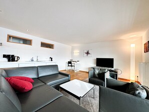 Télévision, lecteur de DVD, livres