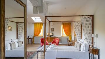 Luxury-Doppelzimmer (CÚdre) | BettwÀsche aus Àgyptischer Baumwolle, hochwertige Bettwaren, Zimmersafe