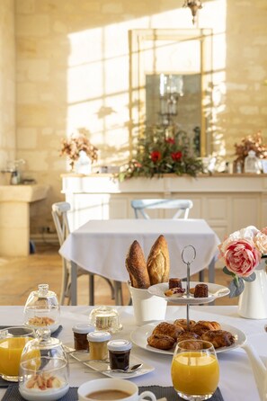 Dagelijks continentaal ontbijt inbegrepen