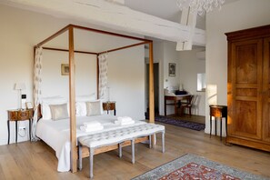 Luxe tweepersoonskamer (Cèdre) | Lakens van Egyptisch katoen, luxe beddengoed, een kluis op de kamer