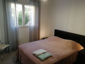 2 habitaciones, tabla de planchar con plancha y wifi gratis 