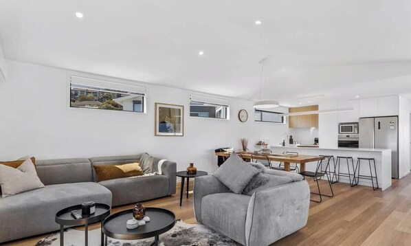 Smart TV, books, offices