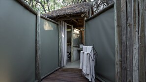 Bathroom - Mashatu Tent Camp - Mashatu Game Reserve (Lentswelemoriti)