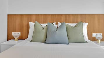 Luxury Studio | In-room safe, blackout drapes, iron/ironing board, free WiFi