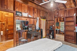 3 bedrooms, internet, bed sheets