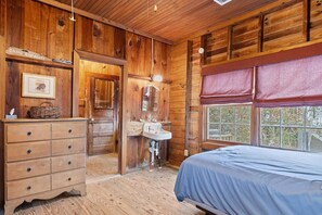 3 bedrooms, internet, bed sheets
