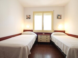 3 bedrooms, free WiFi - Spacious Villa with Garden Near the Beach (Llançà)