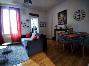 Living area - Le Loge'mans Appartement Cosy Proche Gare , Centre Vile et Tram (Le Mans)