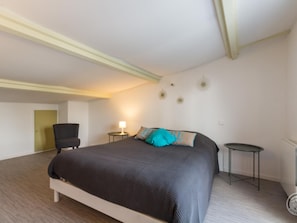 3 chambres, lit parapluie, Wi-Fi gratuit, draps fournis