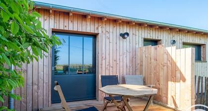 Romantic Getaway: Modern Cottage Amid Loire Vineyards with Terrace, BBQ, and Nature Trails