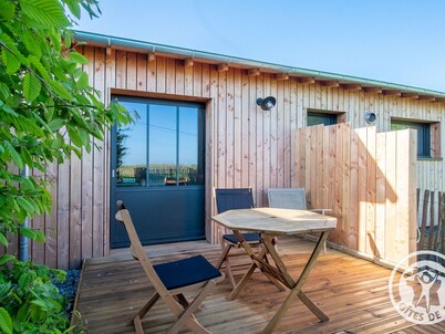 Romantic Getaway: Modern Cottage Amid Loire Vineyards with Terrace, BBQ, and Nature Trails