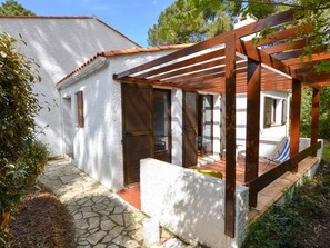 Exterior - Cozy Semi-Detached Villa in La Palmyre with WIFI and Parking - 4 People (La Palmyre)