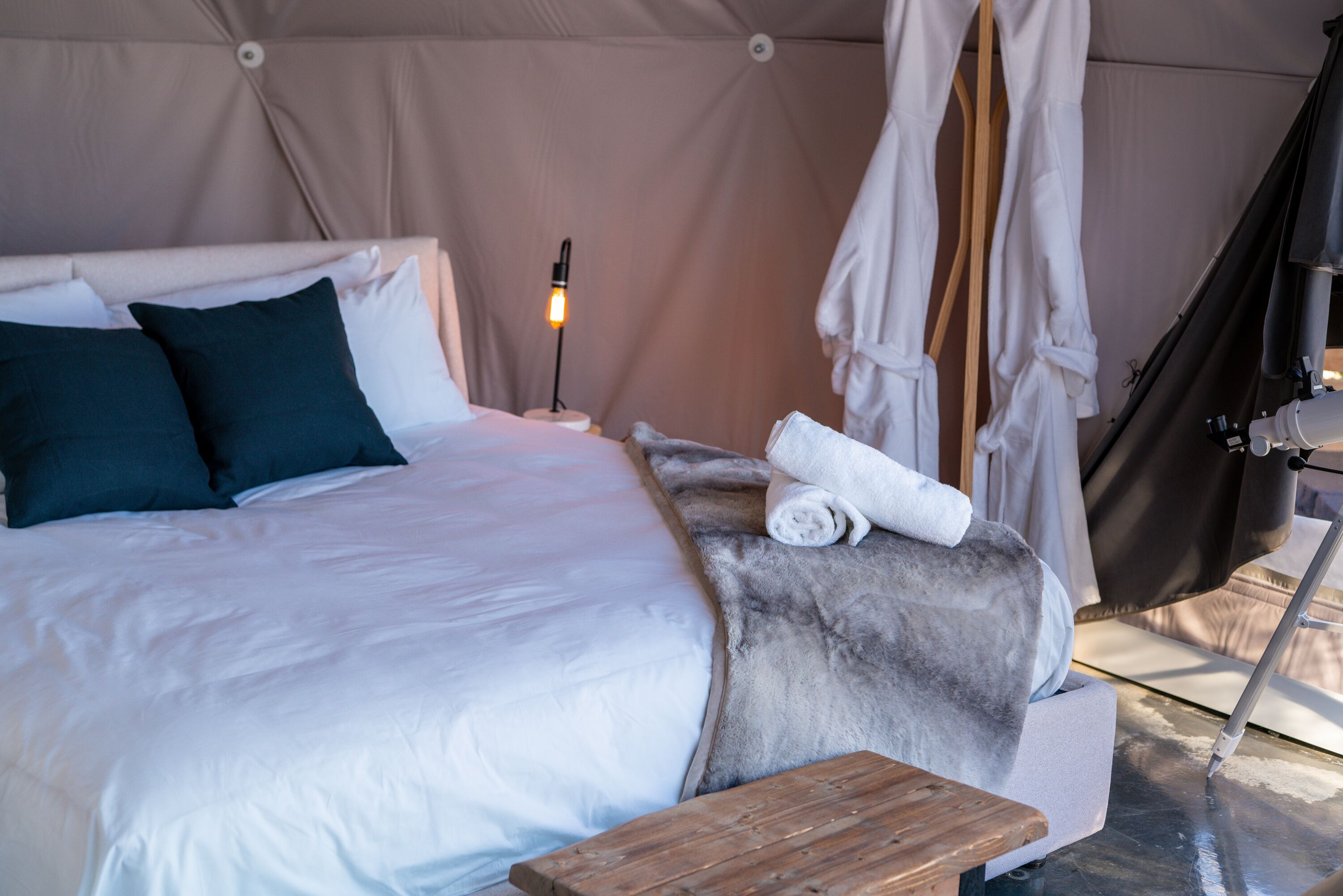 1 chambre, fer et planche à repasser, Wi-Fi, literie fournie