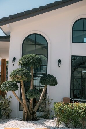 Front of property - Chor Grandé Resort (Trat)