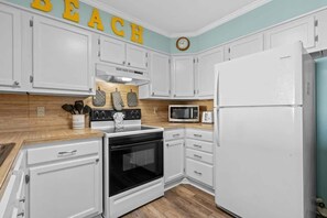 Køleskab, mikrobølgeovn, ovn, kogeplade