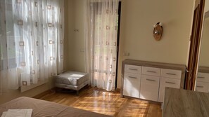 2 sovrum, strykjÀrn/strykbrÀda, wi-fi och sÀngklÀder