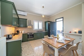 Réfrigérateur, four, plaque de cuisson, lave-vaisselle