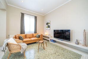 Smart TV, ping pong, stereo, computer monitors