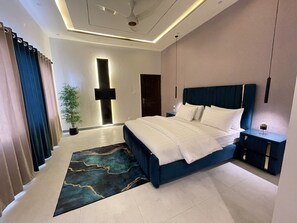 5 habitaciones, tabla de planchar con plancha, wifi y ropa de cama 