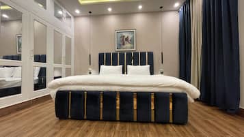 5 habitaciones, tabla de planchar con plancha, wifi y ropa de cama