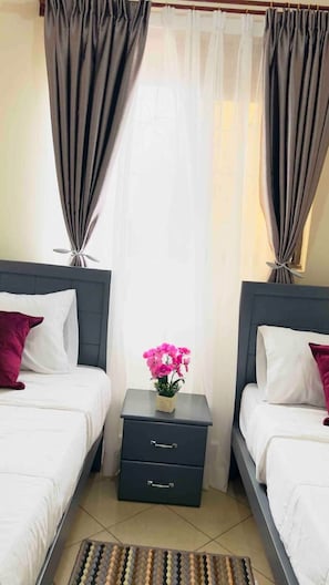 2 chambres, fer et planche à repasser, Wi-Fi, draps fournis