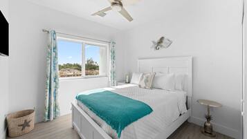 4 bedrooms, desk, iron/ironing board, free WiFi