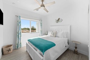 4 bedrooms, desk, iron/ironing board, free WiFi