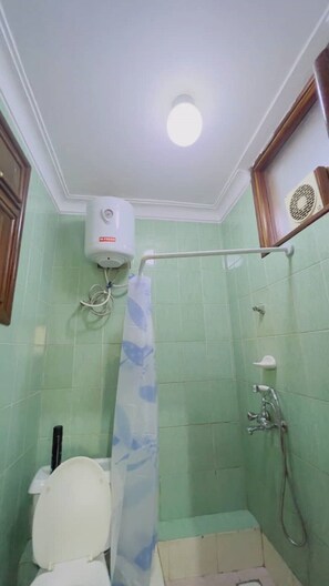 Hair dryer, towels, soap, toilet paper - Cozy Living by Miranda, Acacia, 2BDR, UnlimitedWIFI, Netflix, free parking (Kampala)