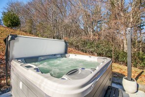 Tina de hidromasaje al aire libre