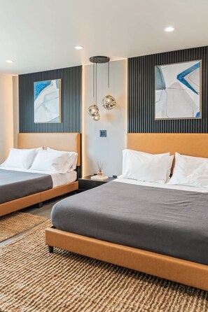 5 bedrooms, desk, iron/ironing board, travel crib - DESERT DREAMSCAPE-PoolSpa-MiniGolf (Joshua Tree)