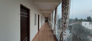 32–tuumainen äly-TV, jossa kaapelikanavat