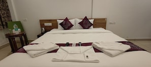 Deluxe Room | 1 bedroom, soundproofing, free WiFi, bed sheets - Hotel Amulya Regency  (Devanahalli)