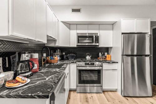 Old City 2BR *Close 2 Liberty Bell * Parking Spot*