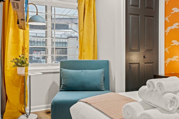 2 bedrooms, in-room safe, desk, iron/ironing board