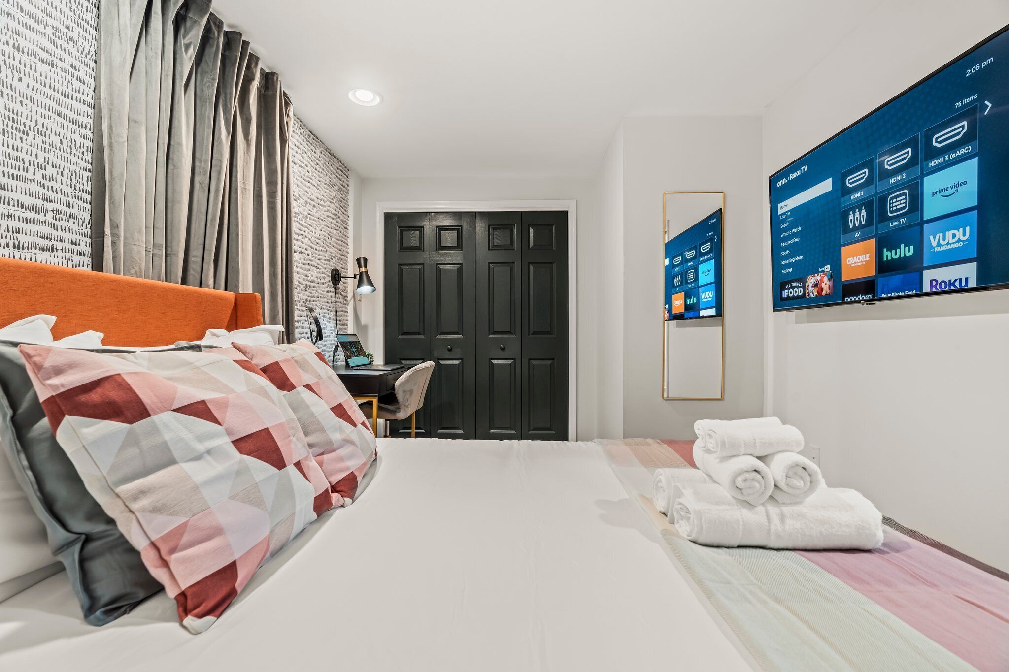2 Schlafzimmer, Zimmersafe, Schreibtisch, Bügeleisen/Bügelbrett