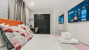 2 Schlafzimmer, Zimmersafe, Schreibtisch, Bügeleisen/Bügelbrett