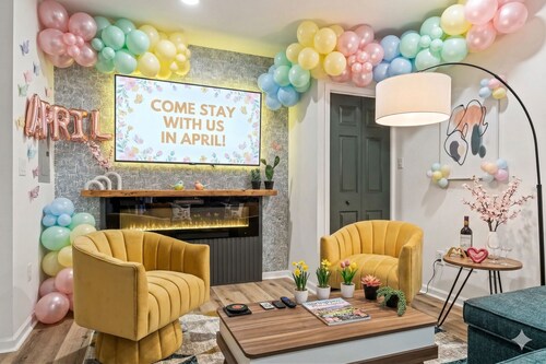 Old City* Parking* Close 2 Sites* Mins to Stadiums