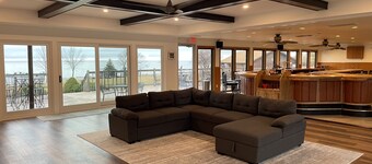 Spacious Bayside Retreat in Door County. All the views and not the traffic. 