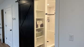 Towels, soap, shampoo, toilet paper