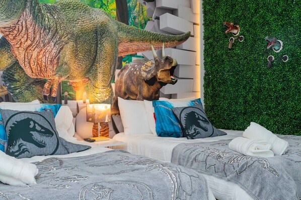 4 habitaciones, tabla de planchar con plancha, wifi y ropa de cama