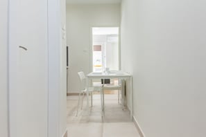 Apartment | In-room dining - Ampelokipoi Modern Athens Cozy Apt for 2 (Athens)
