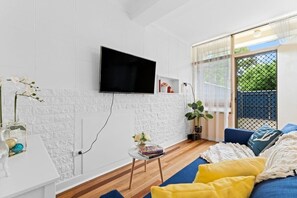 TV - Renovated 1BR Unit CBD/Parking/Wi-Fi/South Tce (Adelaide)