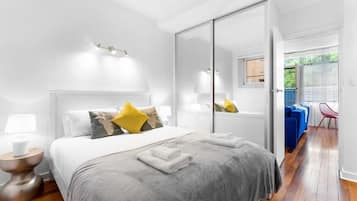 1 habitación, tabla de planchar con plancha, cuna de viaje y wifi